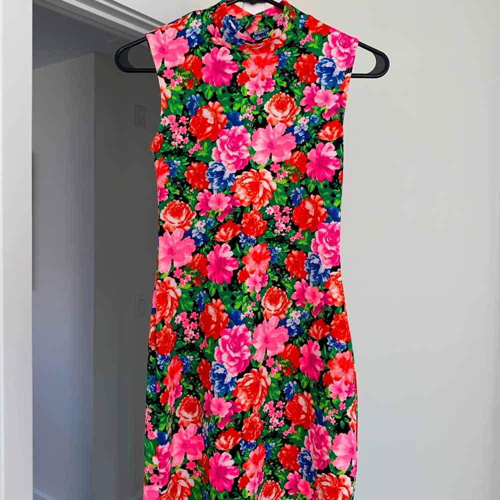 Floral tight mini dress with key hole back